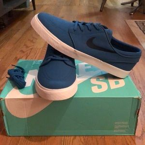 Nike SB Zoom Janoski - Canvas - Brand New